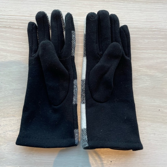 NWOT Tech Black an White Car Gloves - Picture 2 of 4